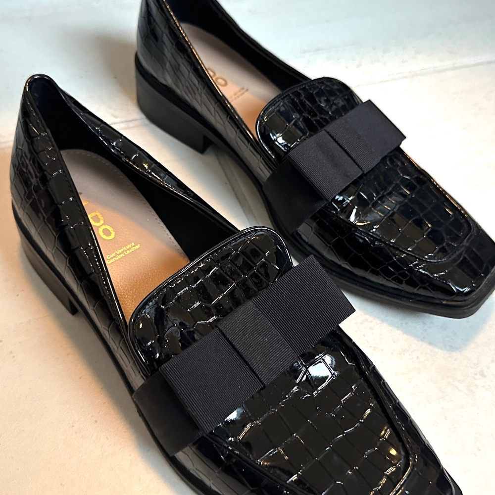 🖤🎀 ALDO Patent Alligator Loafers with Bow - like new size 7.5 🎀🖤